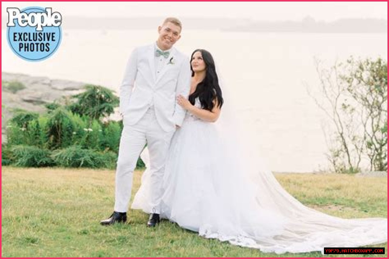 Is Elizabeth Rowe Trans? Married To Husband Cody Daniel